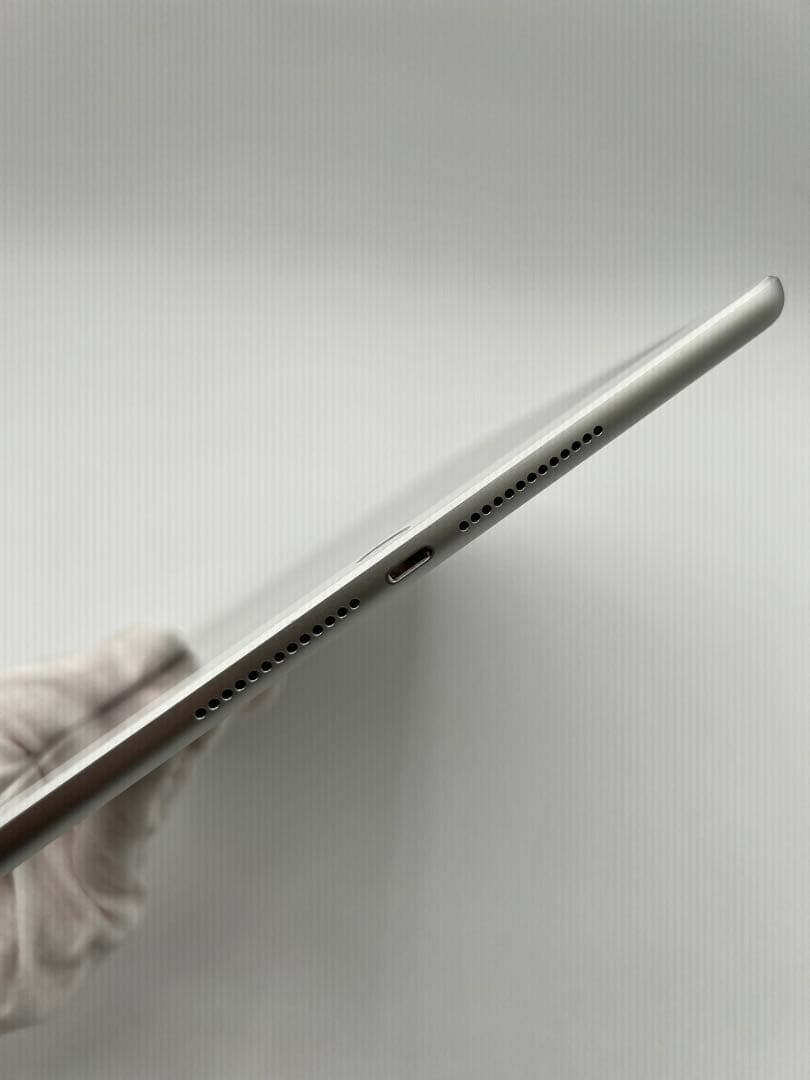 【iPad第6世代128GBwi-fiモデル】iPad本体シルバー