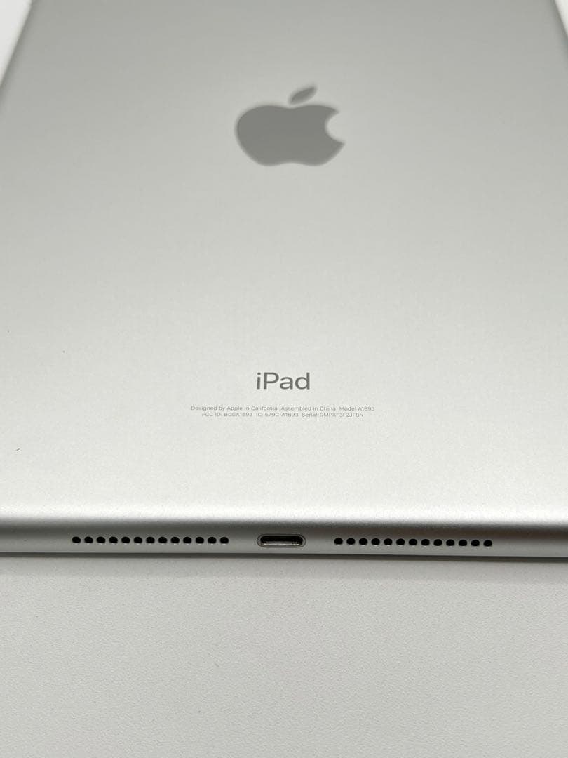 【iPad第6世代128GBwi-fiモデル】iPad本体シルバー