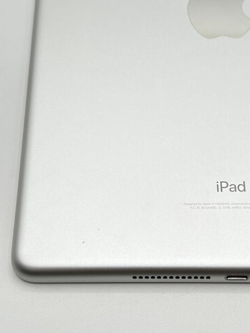 【iPad第6世代128GBwi-fiモデル】iPad本体シルバー