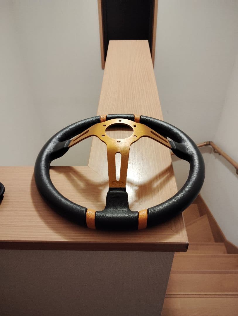 momo DRIFTING ステアリングホイール 　35π