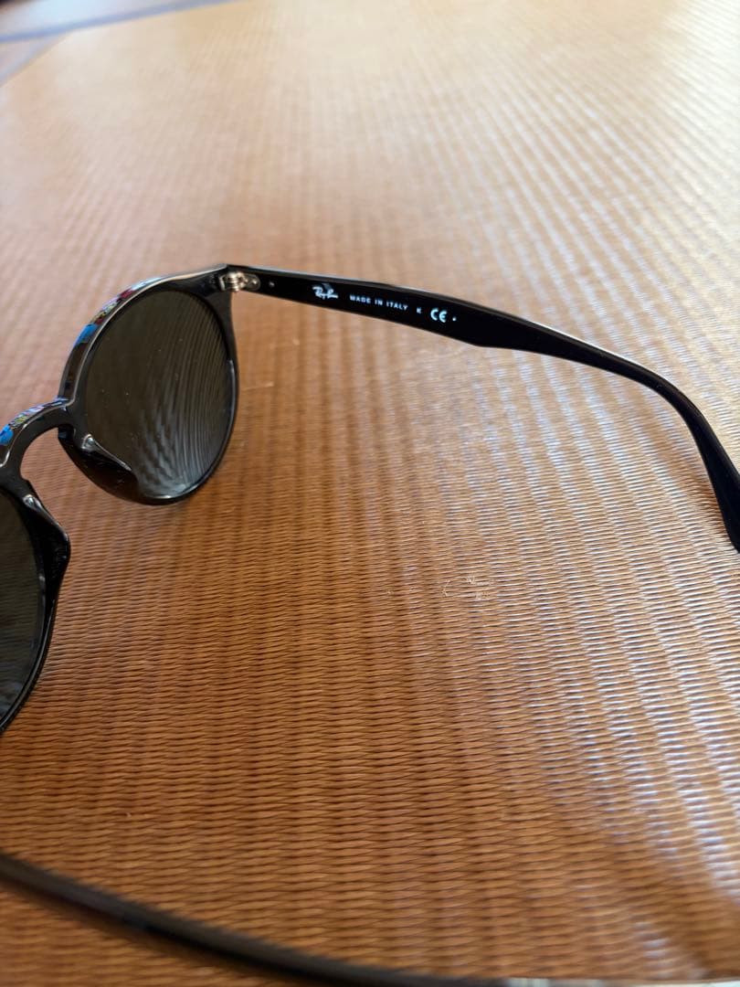 レイバン　ラウンド型サングラス　RB2180F　ブラック