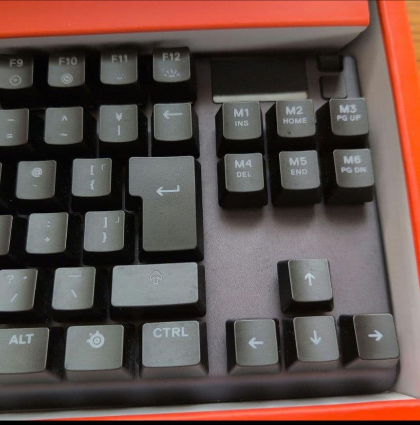 SteelSeries Apex Pro メカニカルキーボード