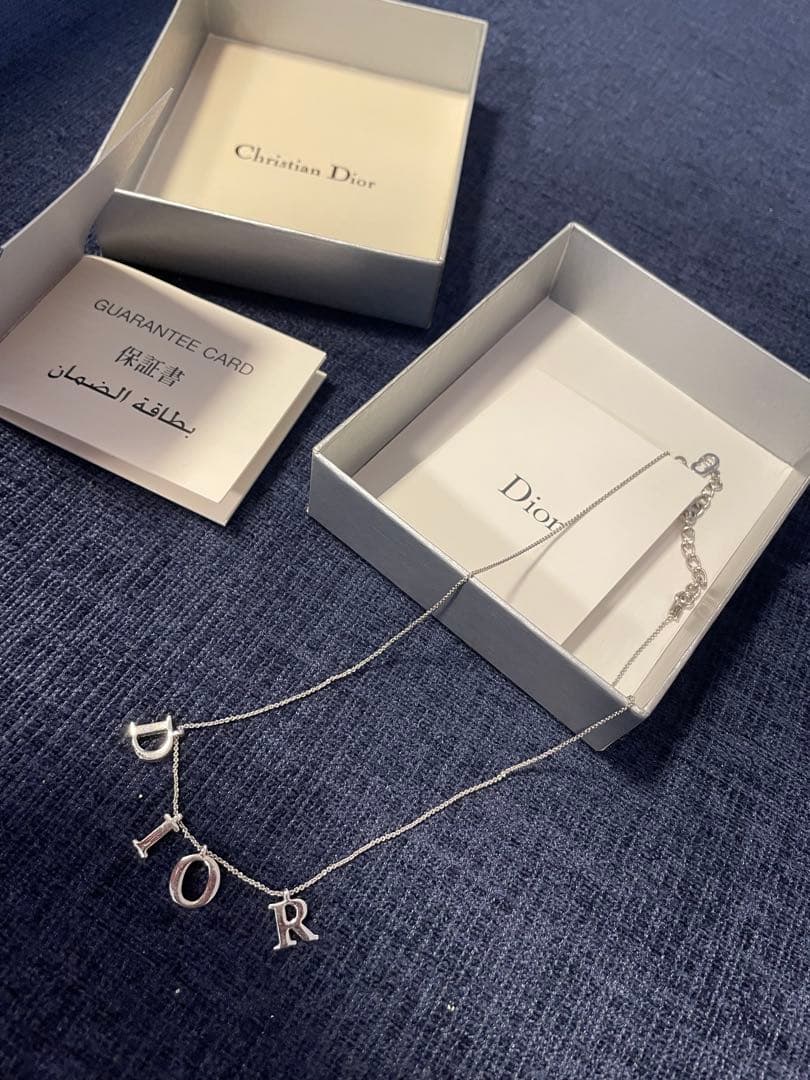 Dior ロゴネックレス シルバー