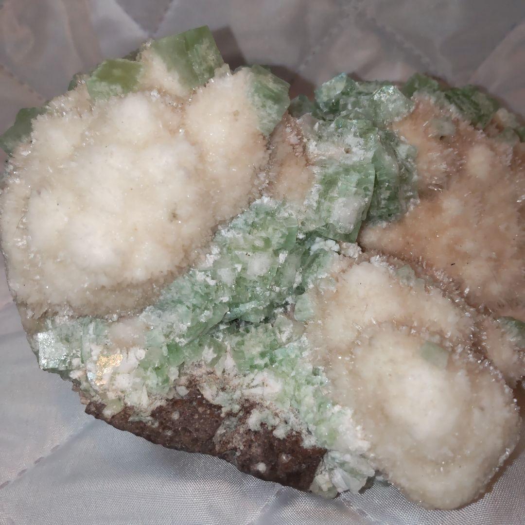 Borders様激レアアポフィライト約１キロ緑と白コントラストスーパービューティ