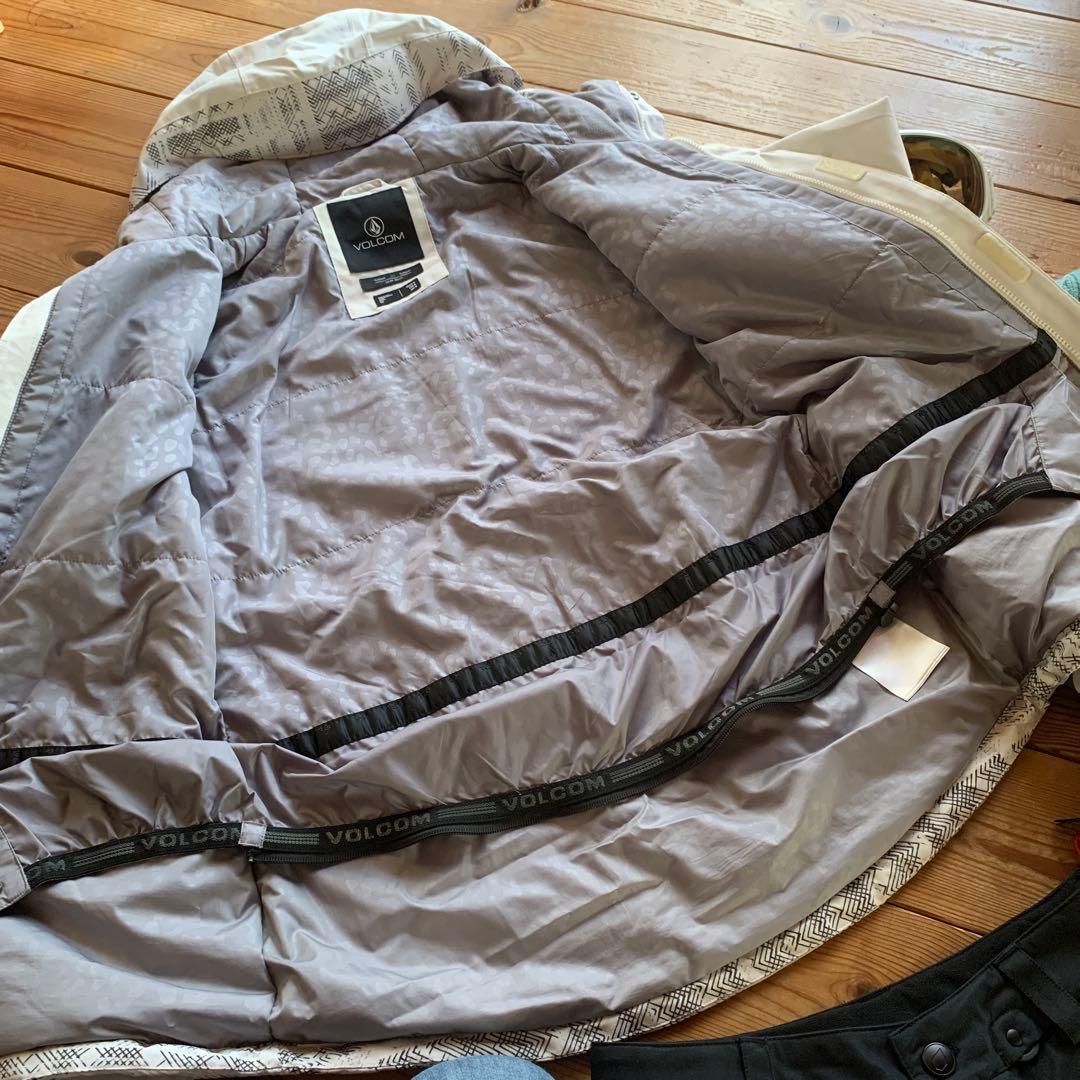 最終値下げ！VOLCOM スノーボードウェア上下女性用M Tranceゴーグル付