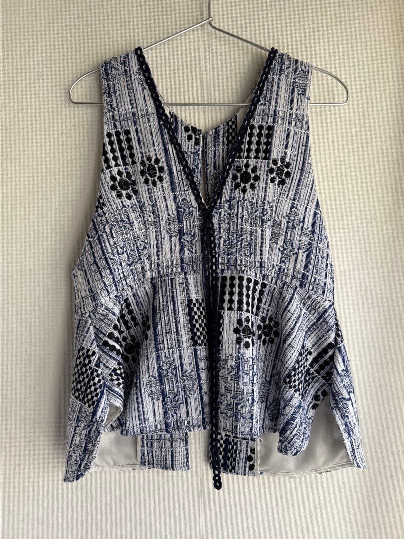 即完売DES PRÉS バスティングブリックジャカードベスト