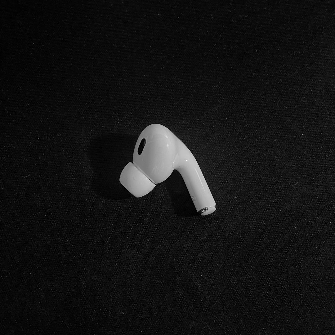 超美品 AirPods Pro第2世代　ライトニング　右耳のみ