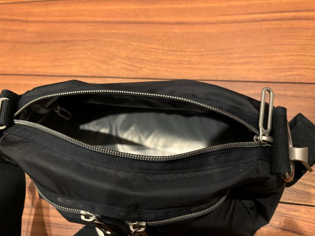 美品 LeSportsac ブラック ボディバッグ レディース