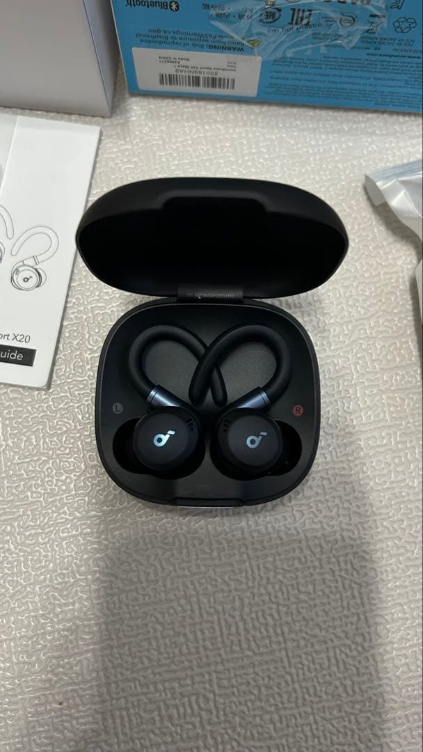 【新品未使用】ケース付soundcore SportX20 ワイヤレスイヤホン