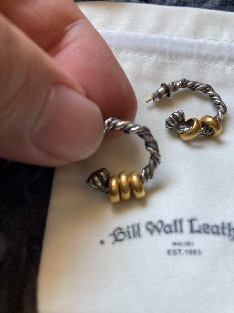Bill Wall Leather ツイストデザインピアスS