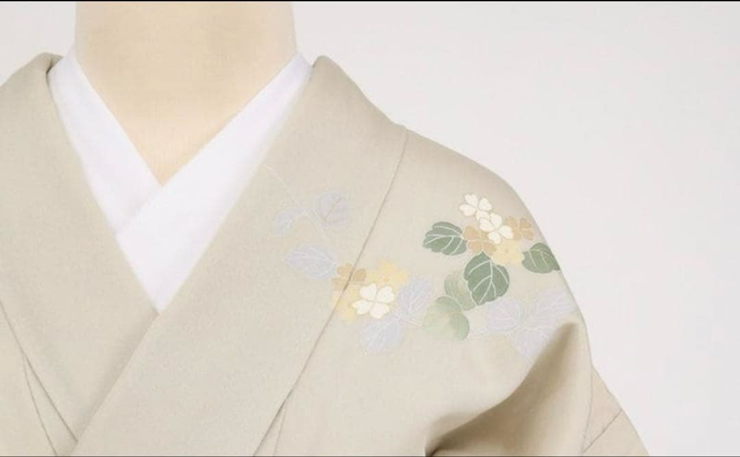 美品　訪問着　ベージュ　草花　卒業式　入学式　七五三　お宮参り　金糸