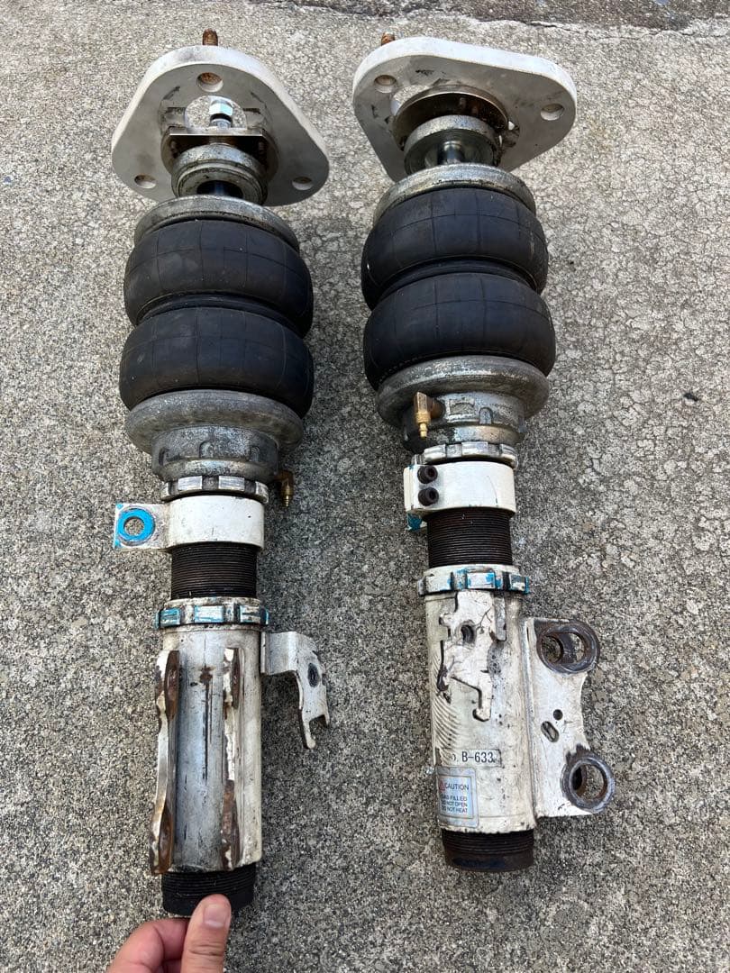 ハリアー60、アルヴェル30エアサス(フロントのみ