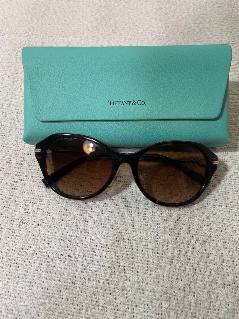 Tiffany & Co. オーバーサイズサングラス