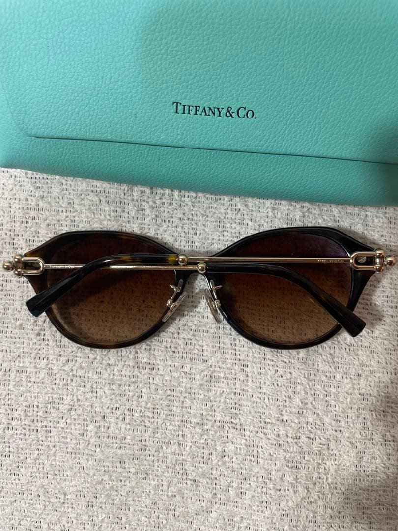 Tiffany & Co. オーバーサイズサングラス