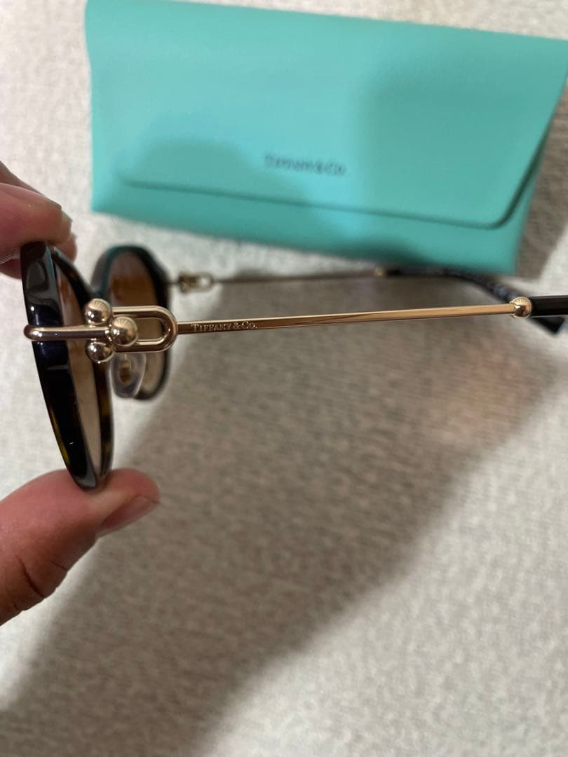 Tiffany & Co. オーバーサイズサングラス