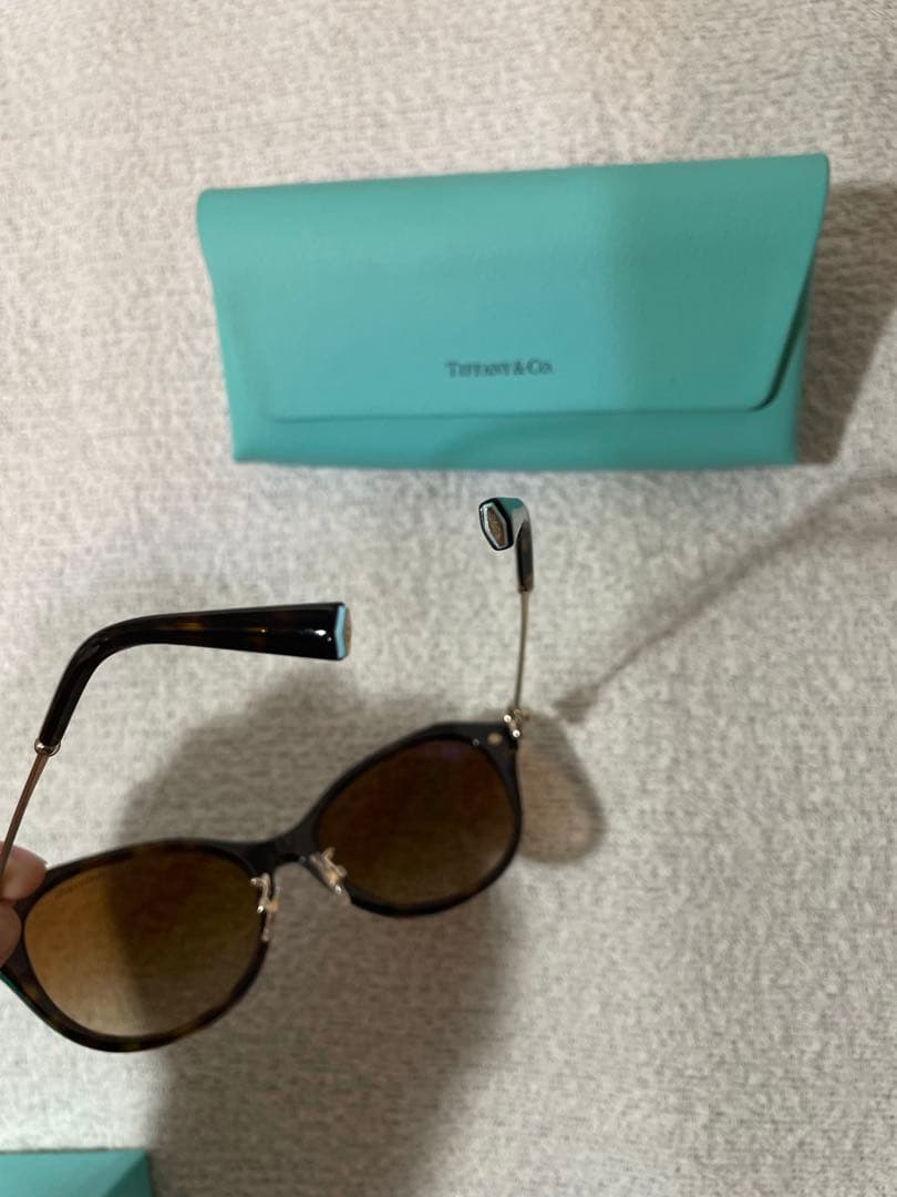 Tiffany & Co. オーバーサイズサングラス