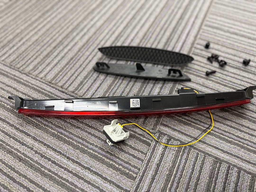 メルセデスベンツ　A45 リアウィング　ブレーキライト付き