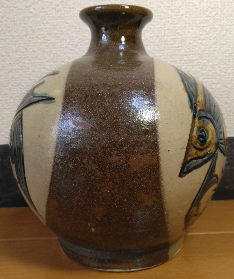 人間国宝 金城次郎 線彫魚文壷 栞 共箱 未使用品 壷屋焼 やちむん 笑魚 海老