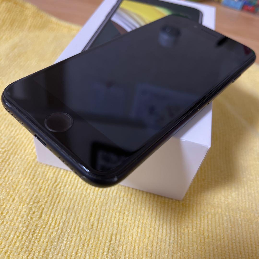 か*ん様 iPhone SE (第2世代) 本体 バッテリー最大容量86% 　付