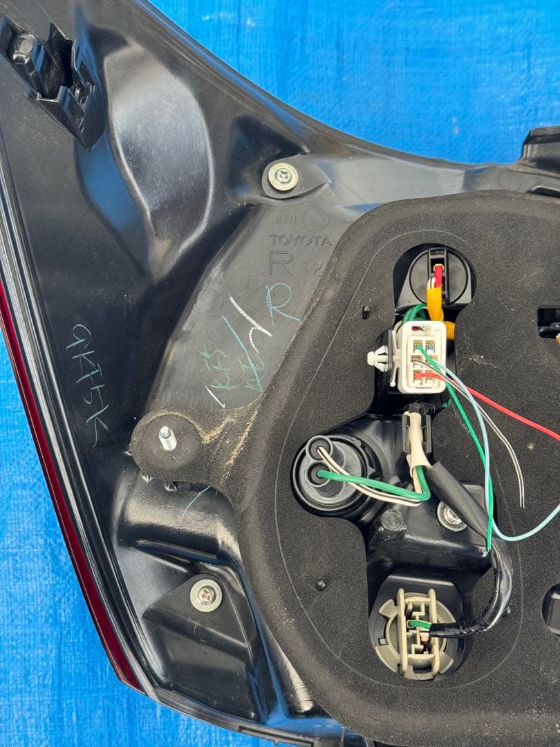 カローラアクシオ NZE161 左テールライト