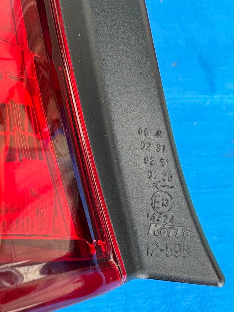 カローラアクシオ NZE161 左テールライト
