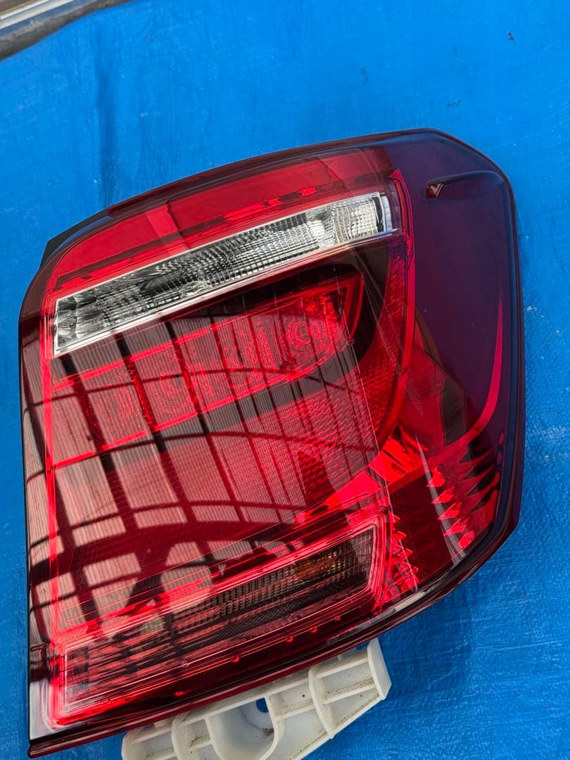 カローラアクシオ NZE161 左テールライト