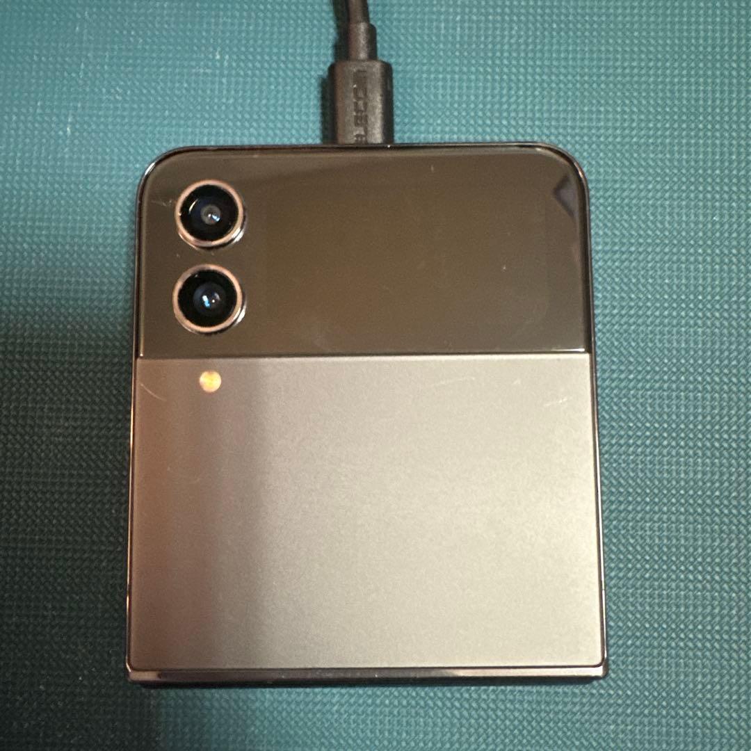 Galaxy Z Flip4 グラファイト