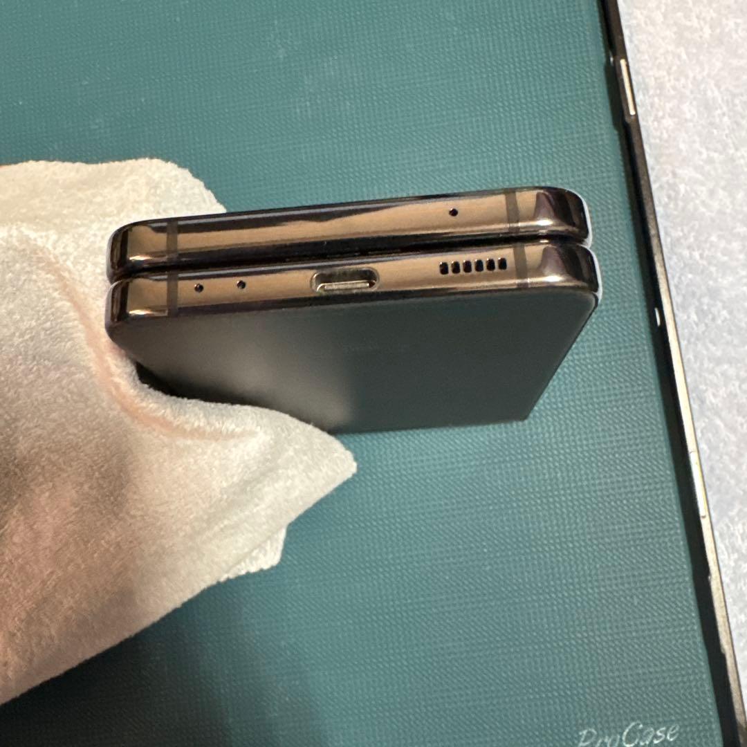 Galaxy Z Flip4 グラファイト