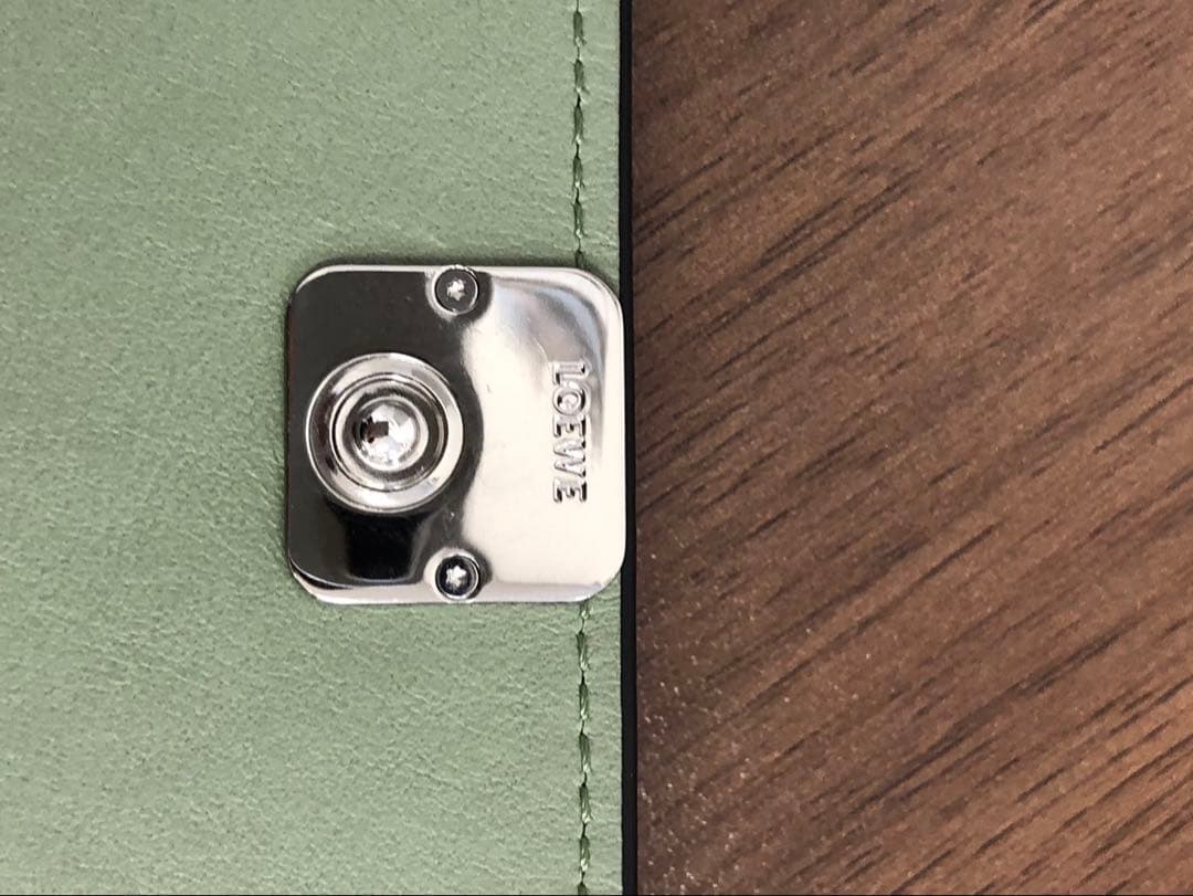 LOEWE グリーン レザー 長財布