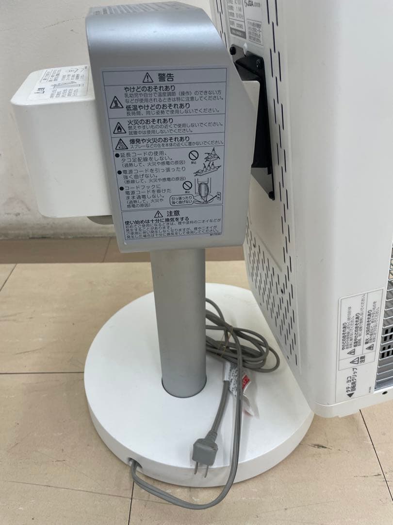 ダイキン　遠赤外線暖房機　セラムヒート　ERFT11VS-W　2018年製