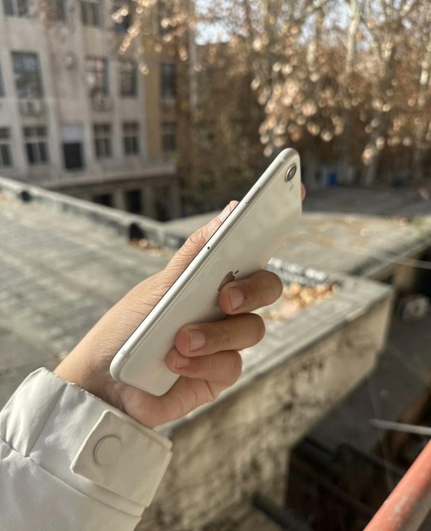 年末特価｜超美品 iPhone SE3 256GB 白色 SIMフリー