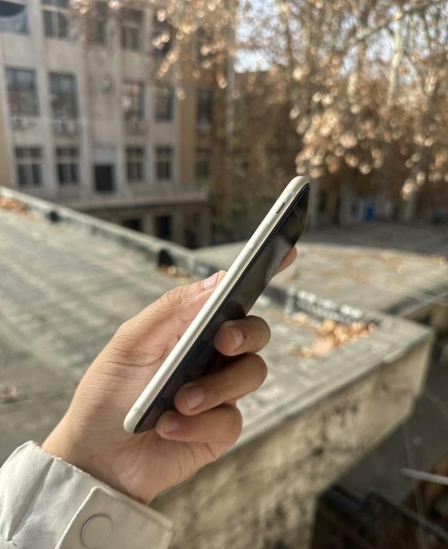 年末特価｜超美品 iPhone SE3 256GB 白色 SIMフリー