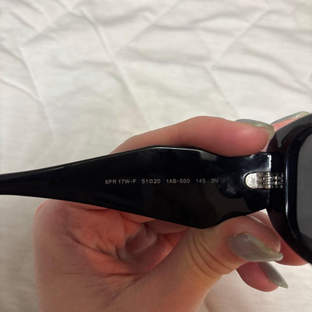 【PRADA】スクエアサングラス シンボル ミラノ ケース付 SPR17W 黒