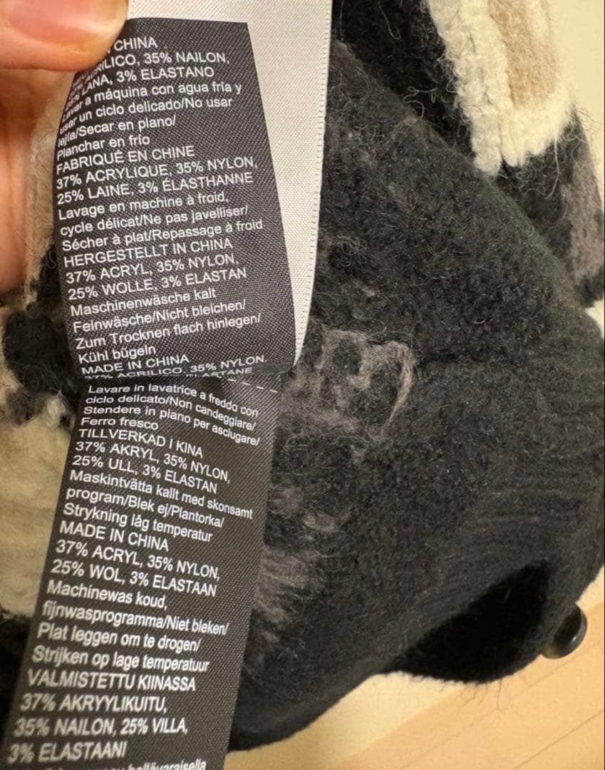 まーちん様UGG アグ カーディガン グラフィック ロゴ ボーダーモノトーン美品