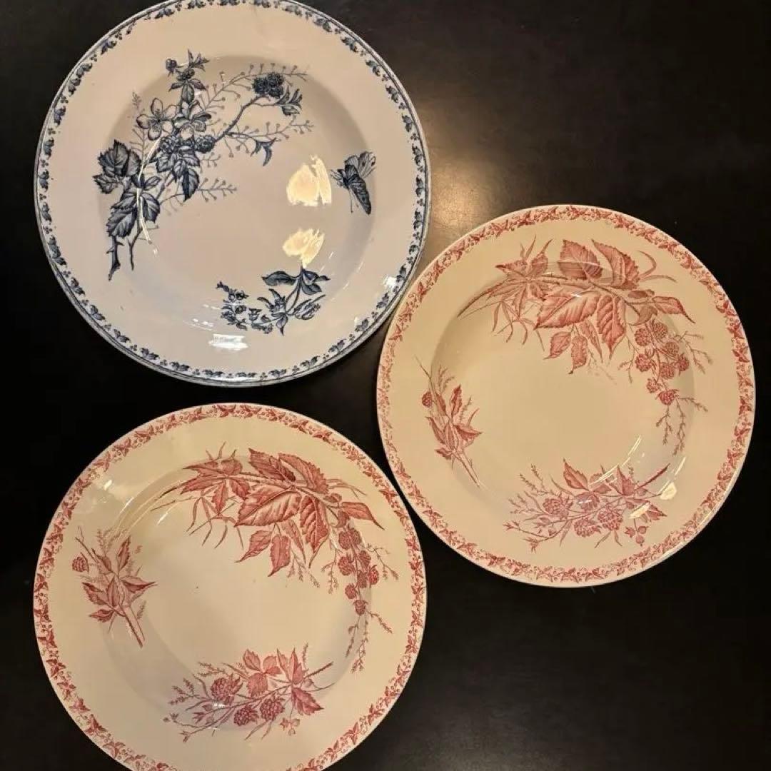 フランスアンティークプレート　3枚セット ラズベリー赤2枚・ラズベリーと蝶青1枚