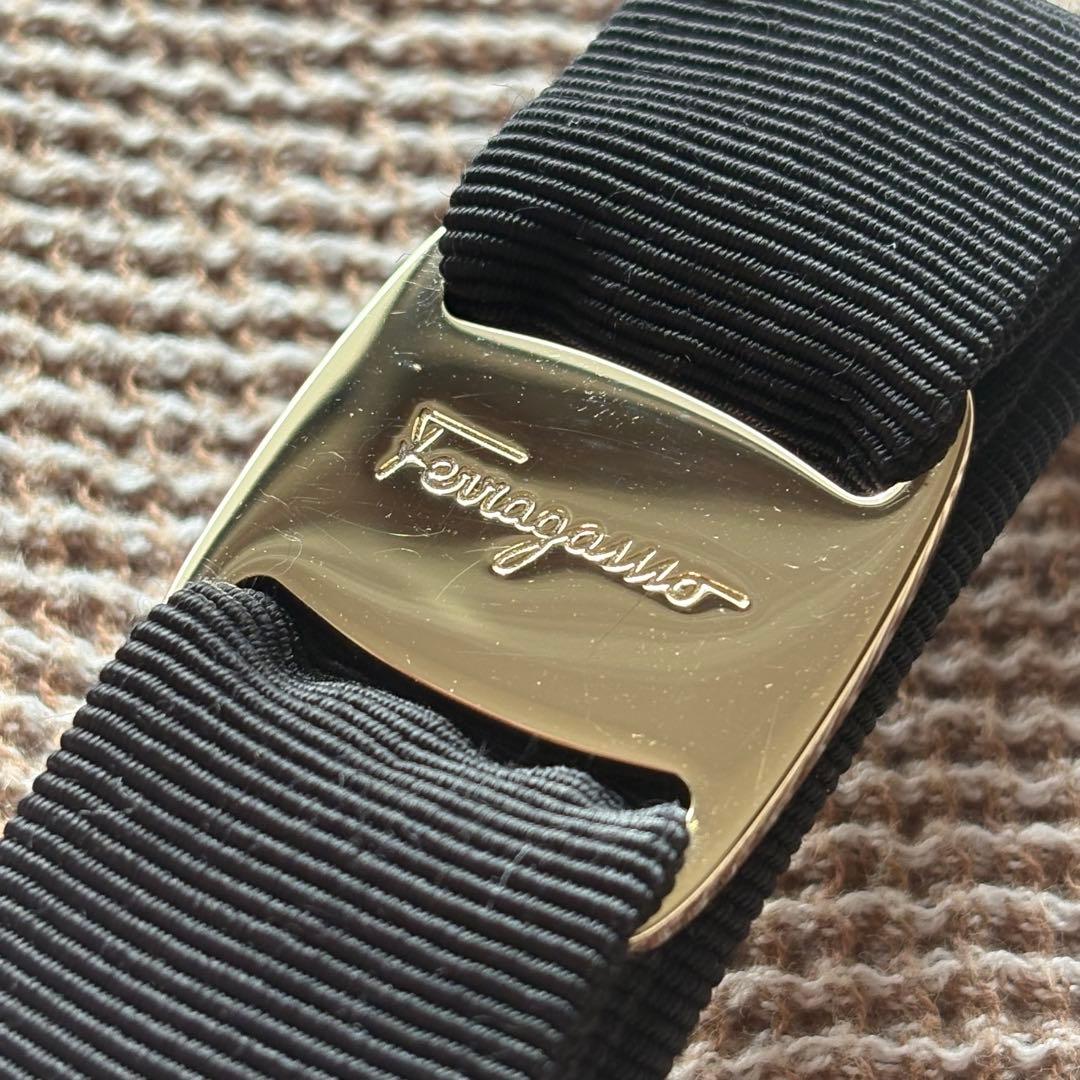 サルヴァトーレフェラガモ　ヴァラリボン　バレッタ　ブラック