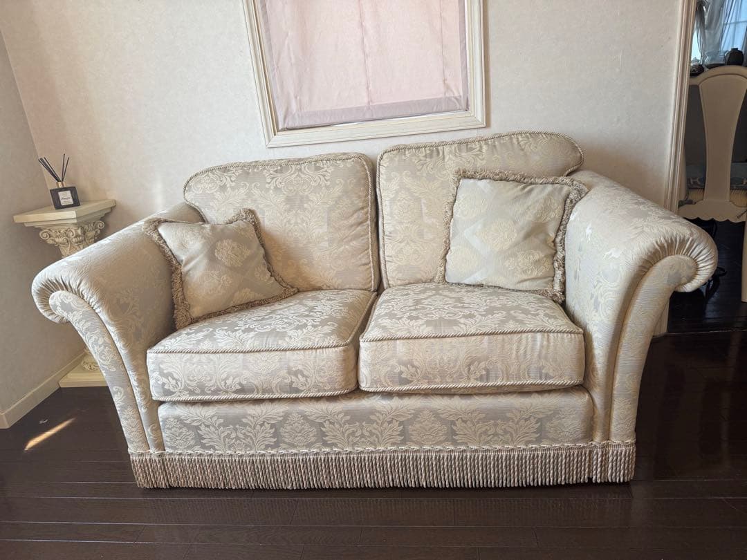 IDC大塚家具取扱い　アートフォーマー　2人掛けソファ　クッション付き