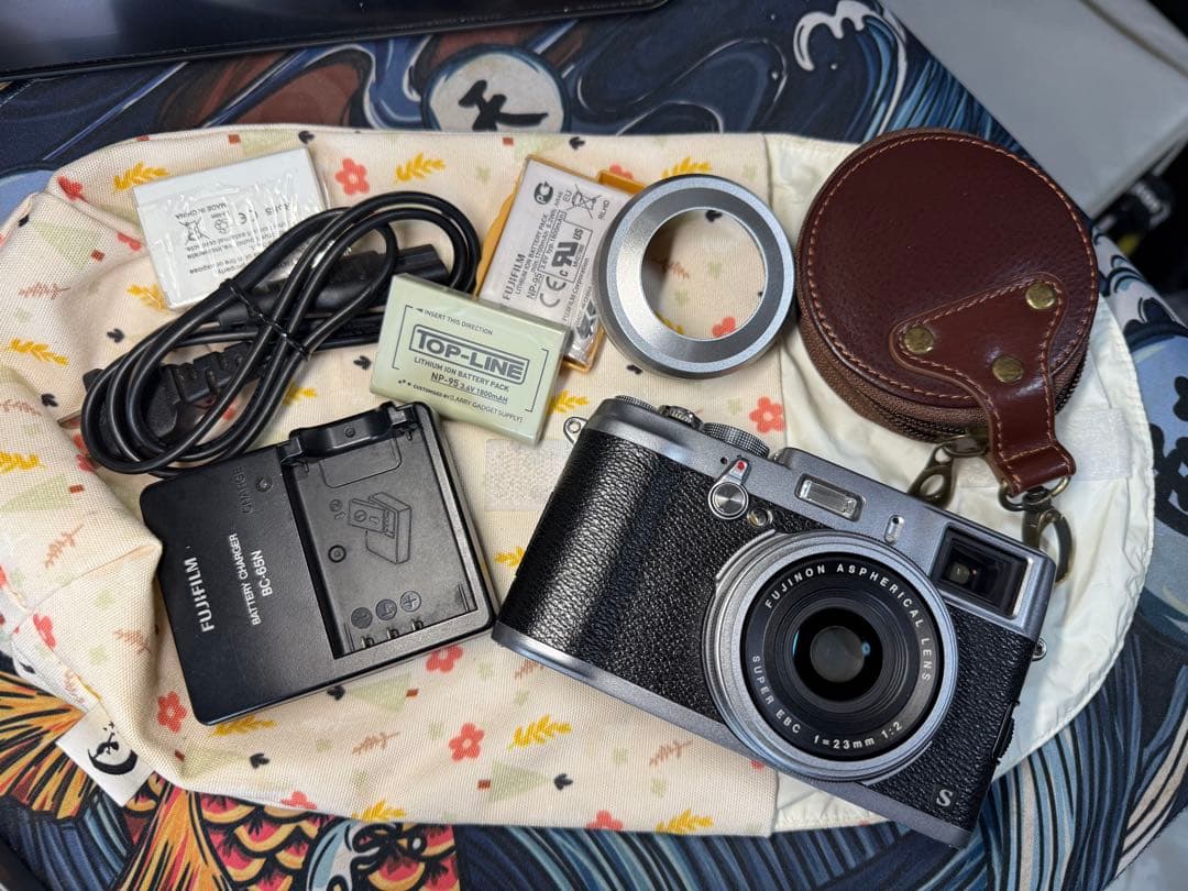 Fujifilm X100S 付属品一部あり　動作確認済み