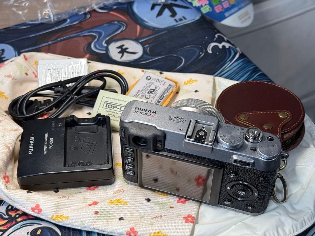 Fujifilm X100S 付属品一部あり　動作確認済み