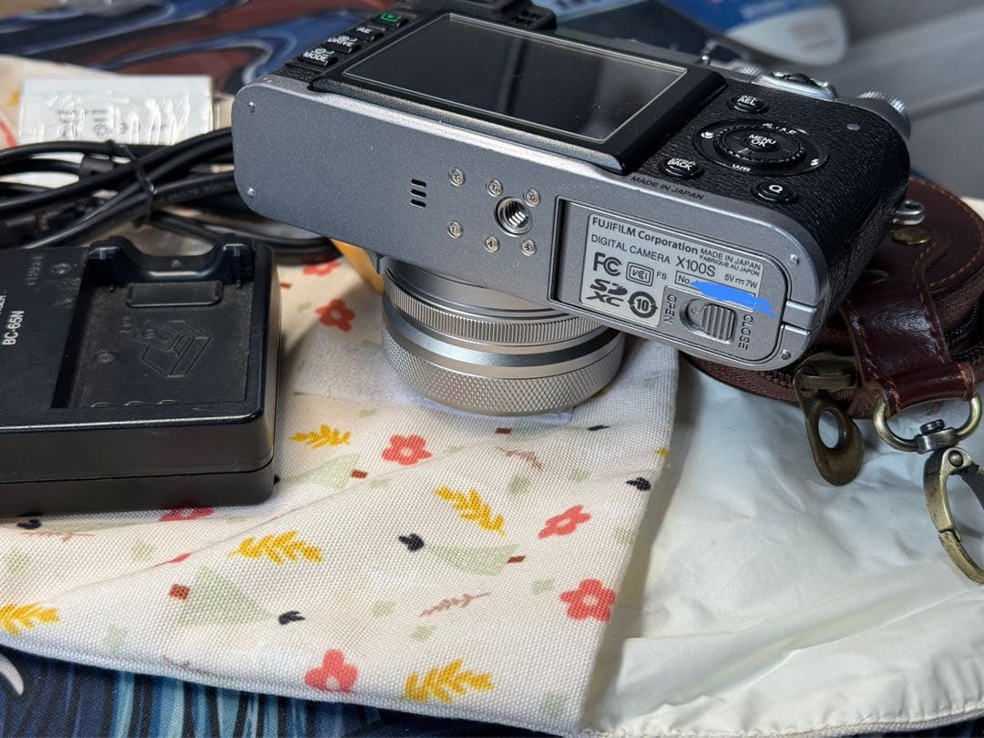 Fujifilm X100S 付属品一部あり　動作確認済み