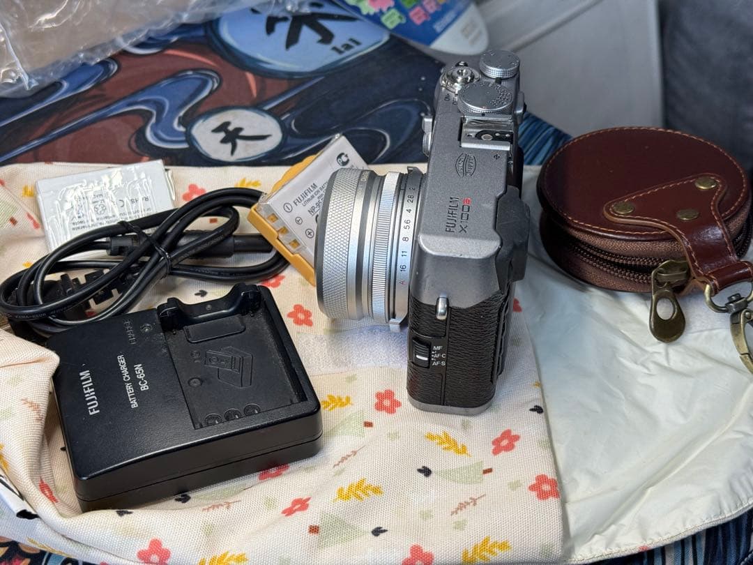 Fujifilm X100S 付属品一部あり　動作確認済み