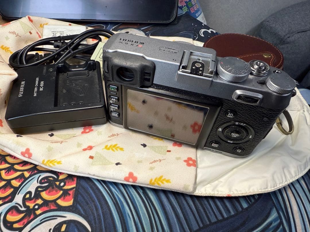 Fujifilm X100S 付属品一部あり　動作確認済み