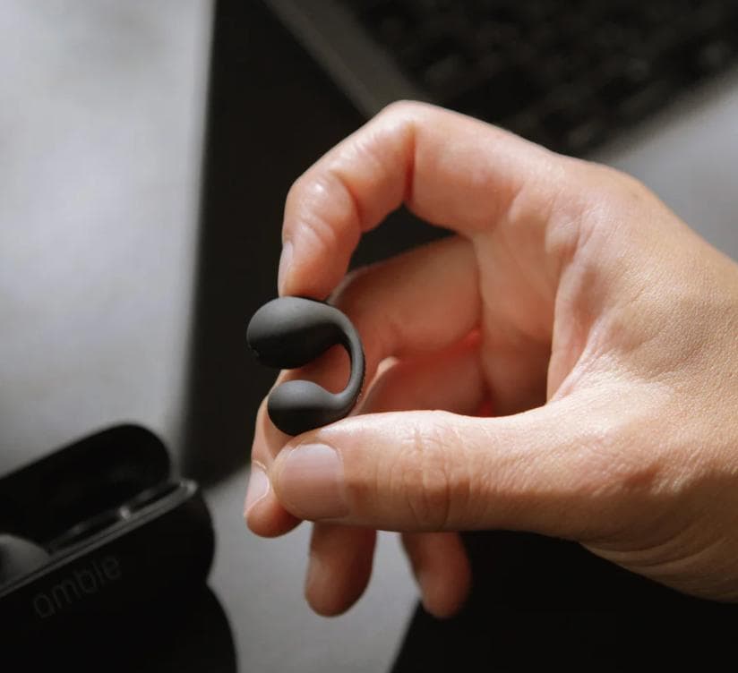 イヤホン ambie sound earcuffs Black AM-TW02