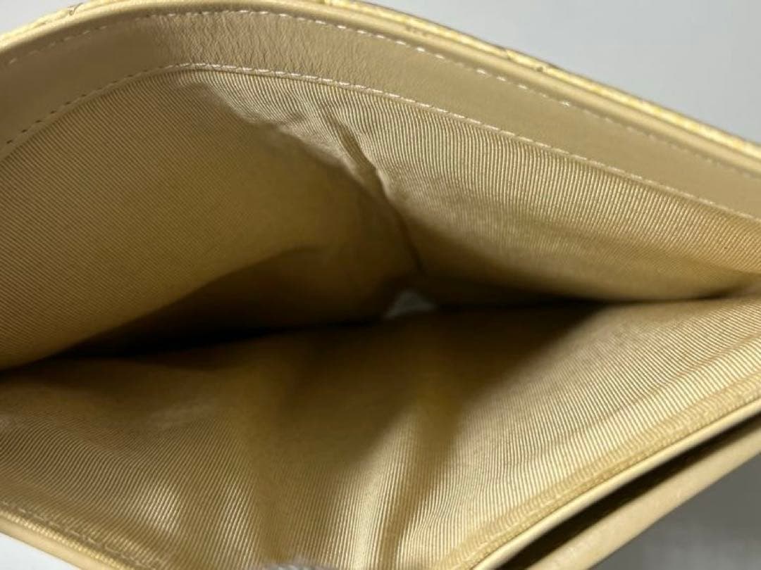 CHANEL シャネル　キャビアスキン　マトラッセ　二つ折り　財布　シール　G