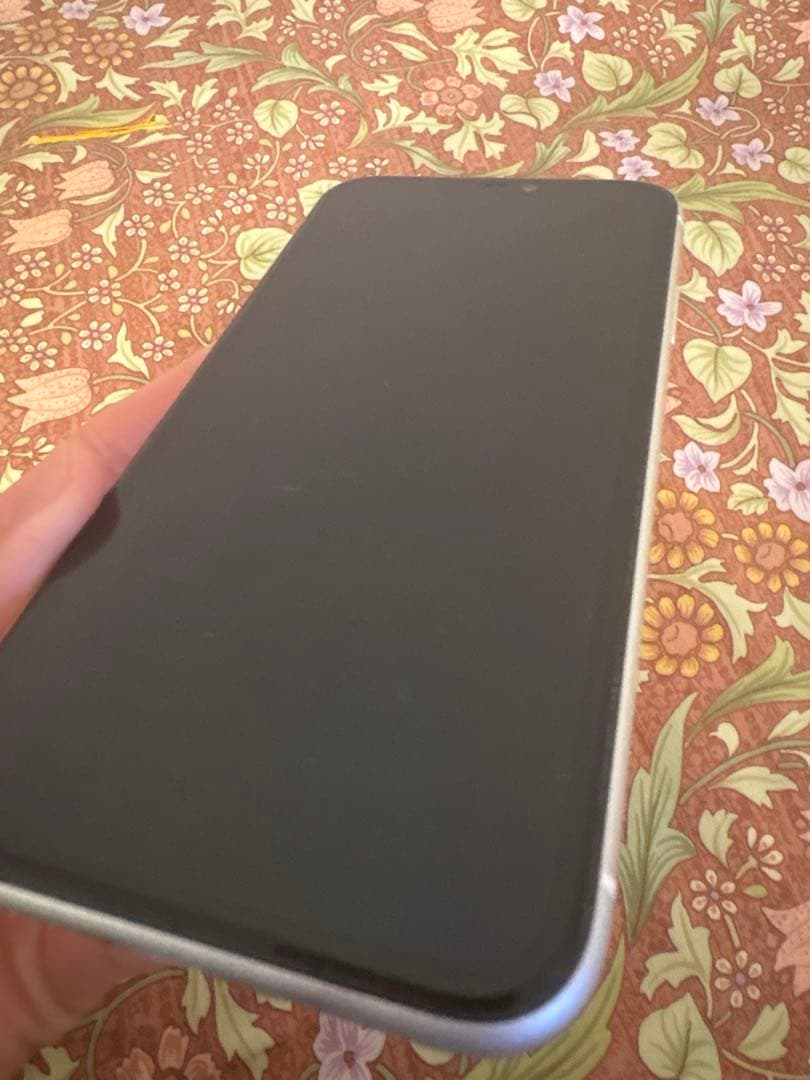 Apple iPhone 11ホワイト本体のみ