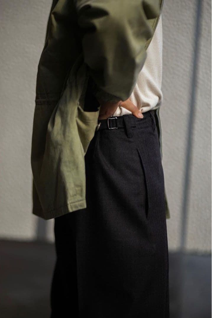 ets.materiaux ceremony pants チャコール