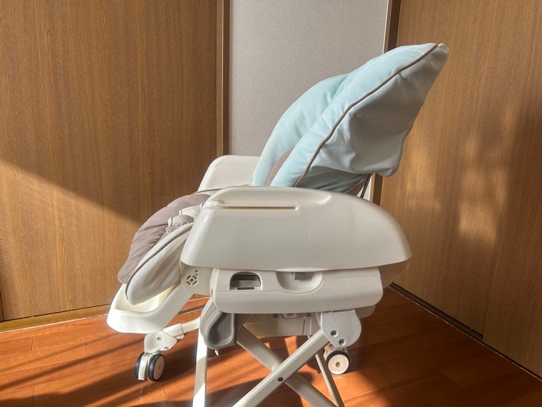 combi コンビ 電動 ネムリラ オートスウィング ハイローベッド チェア