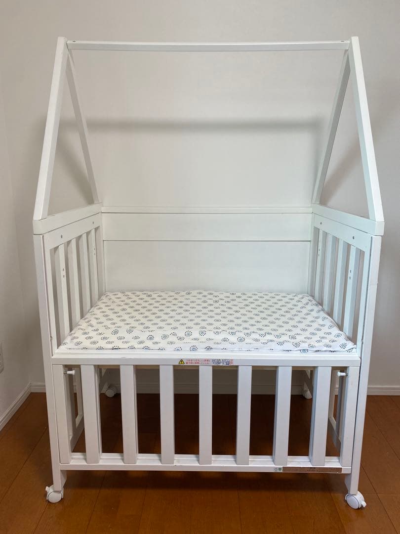 ディモワ 10mois キャノピー付きベビーベッド、布団付き