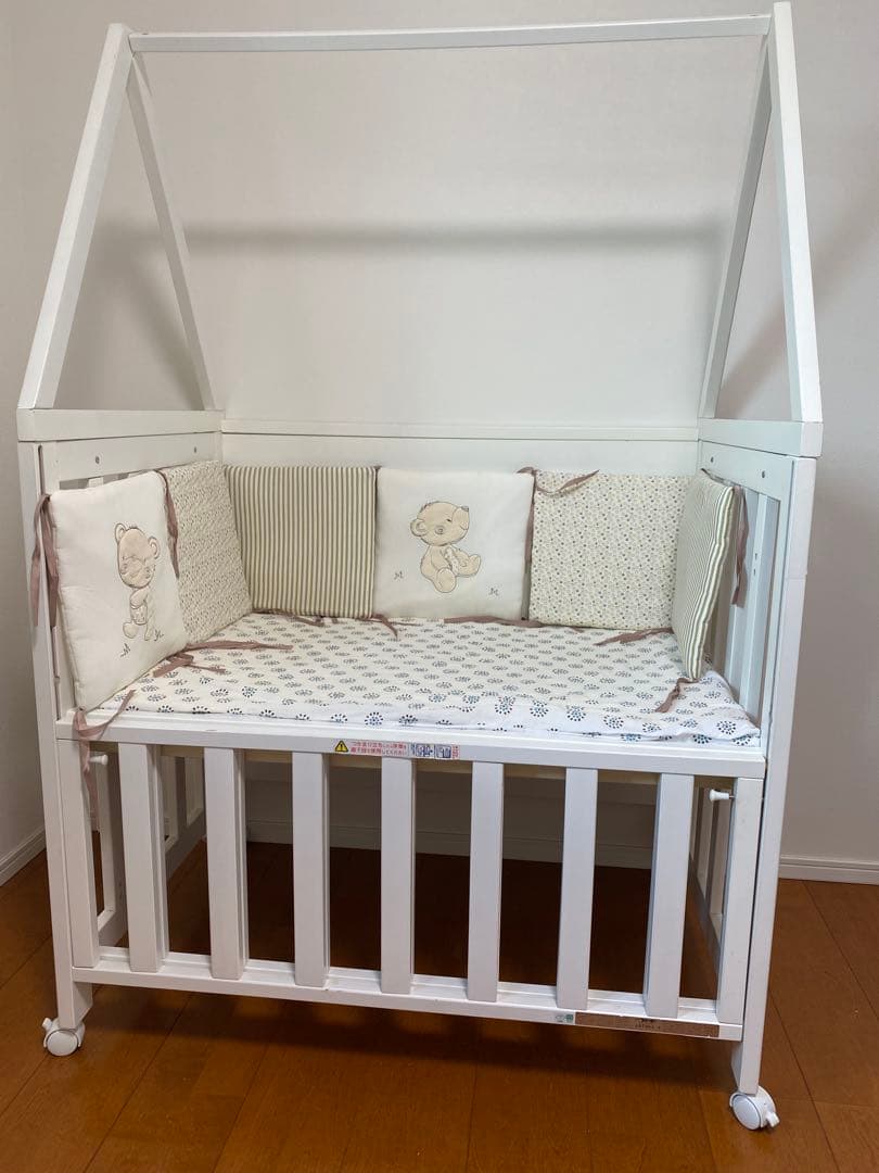 ディモワ 10mois キャノピー付きベビーベッド、布団付き