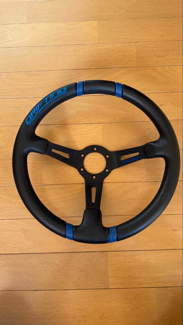 momo ドリフティング ステアリング